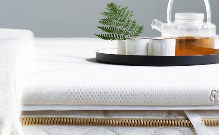 Wetland bestøver Kærlig What Is a Mattress Topper? Everything You Need to Know | Saatva