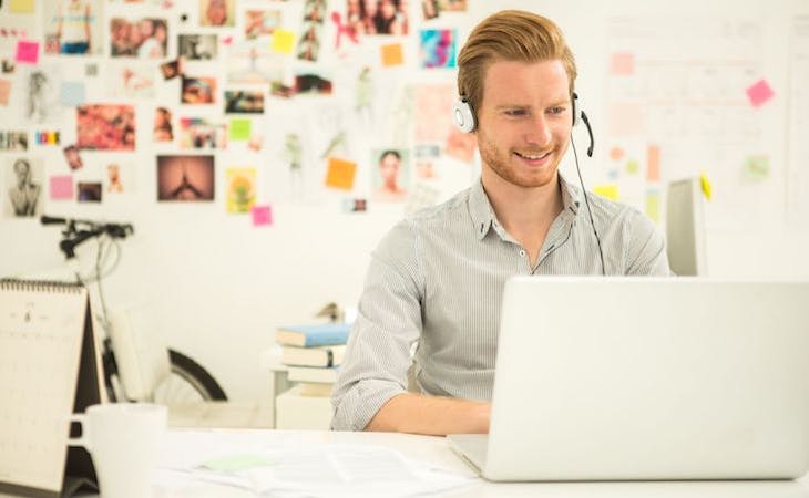 saatva customer service agent on computer with headset