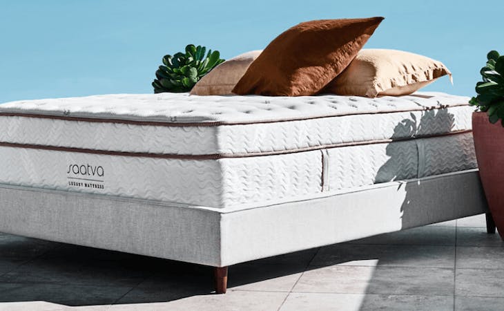image of saatva classic mattress featured in luxe digital review