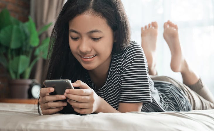 best mattress for teenagers - image of teen lying on bed