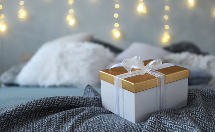 best bedding for wedding registry - bedding in a gift box