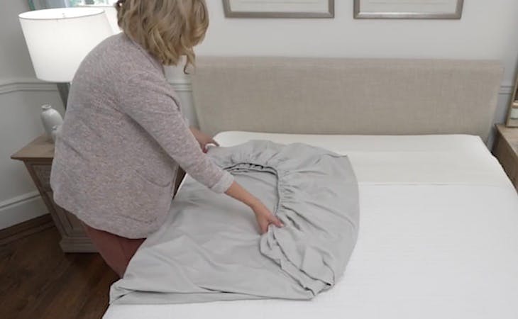 How to Fold a Fitted Bed Sheet: Step-by-Step Instructions