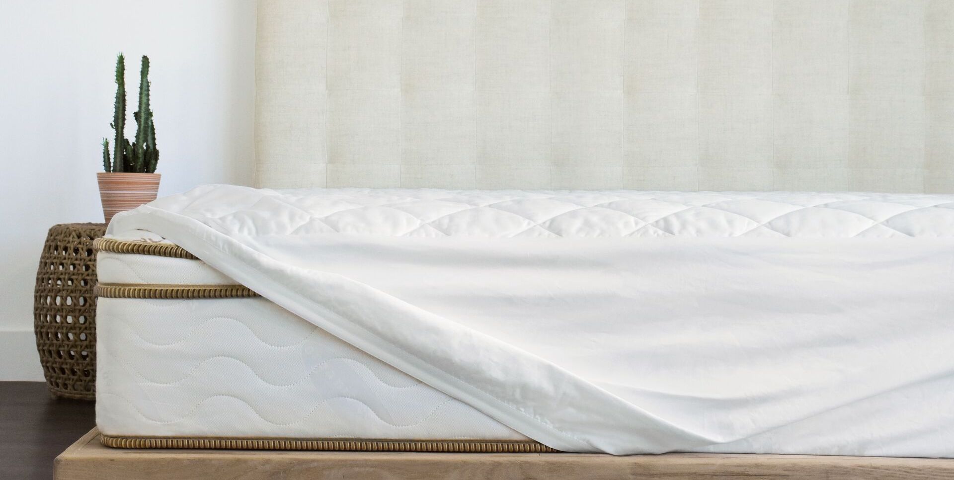 3 Ways to Prevent Sheets from Slipping Off a Bed - wikiHow