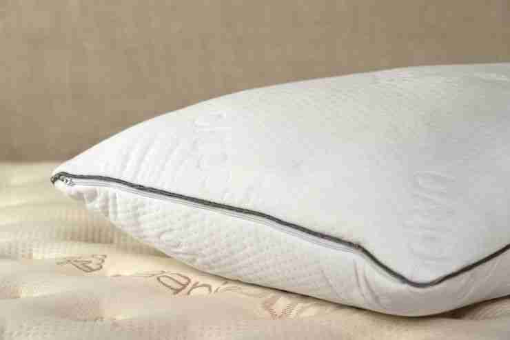 Saatva Cloud Memory Foam Pillow