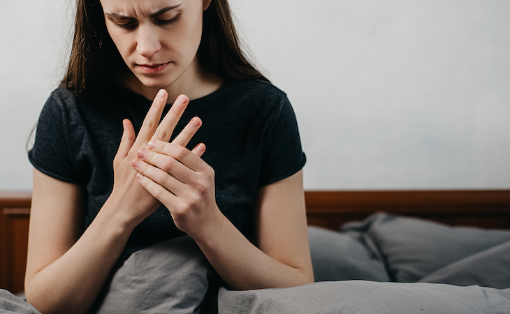 person with rheumatoid arthritis holding hand