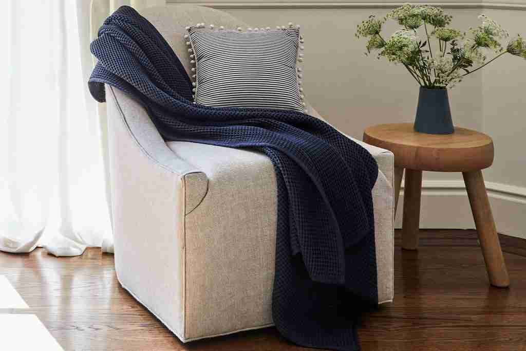 waffle knit blanket lifestyle chair carbon 3 2