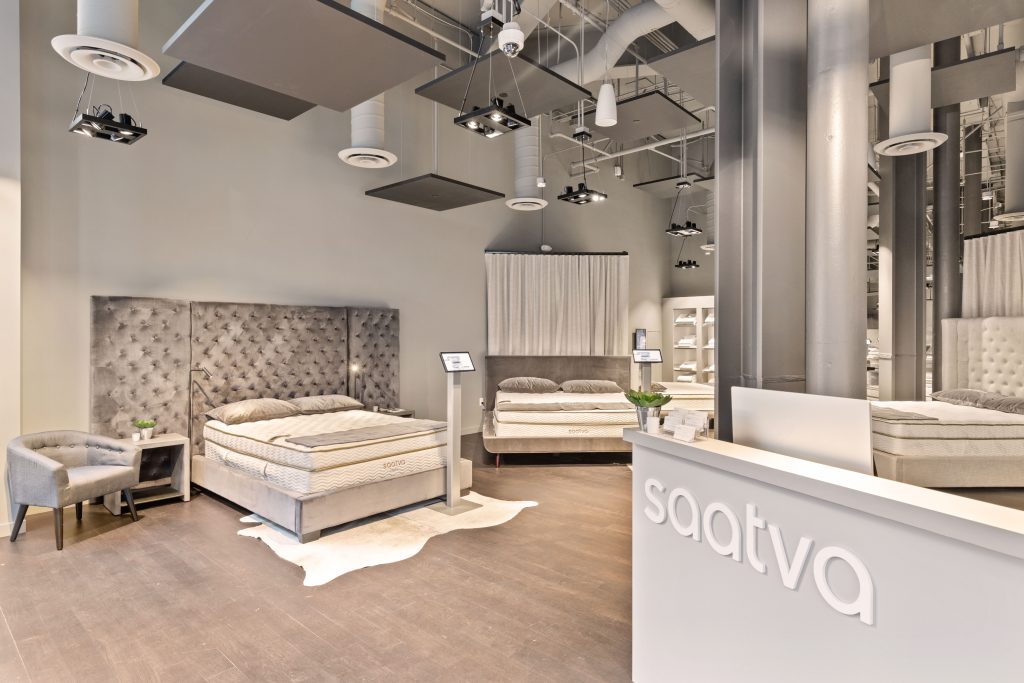 Saatva SF Interior with Tree and Check In Desk Right Side SlavaBlazerPhotography scaled