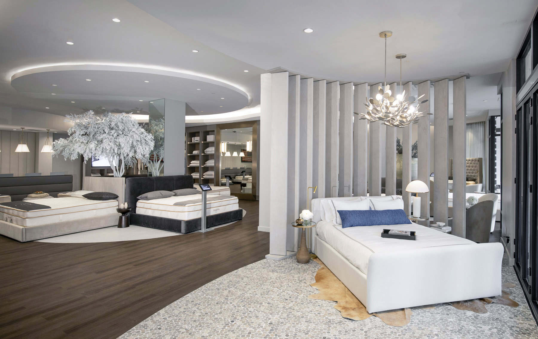 SAATVA Boca Raton Photo by Robin Hill (c) lo res () R