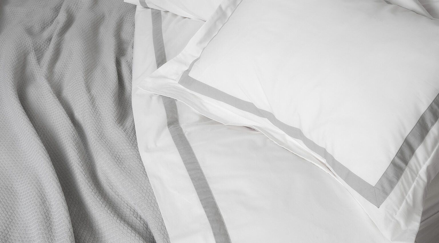 Banded Percale Duvet Cover & Percale Duvet Sets | Saatva